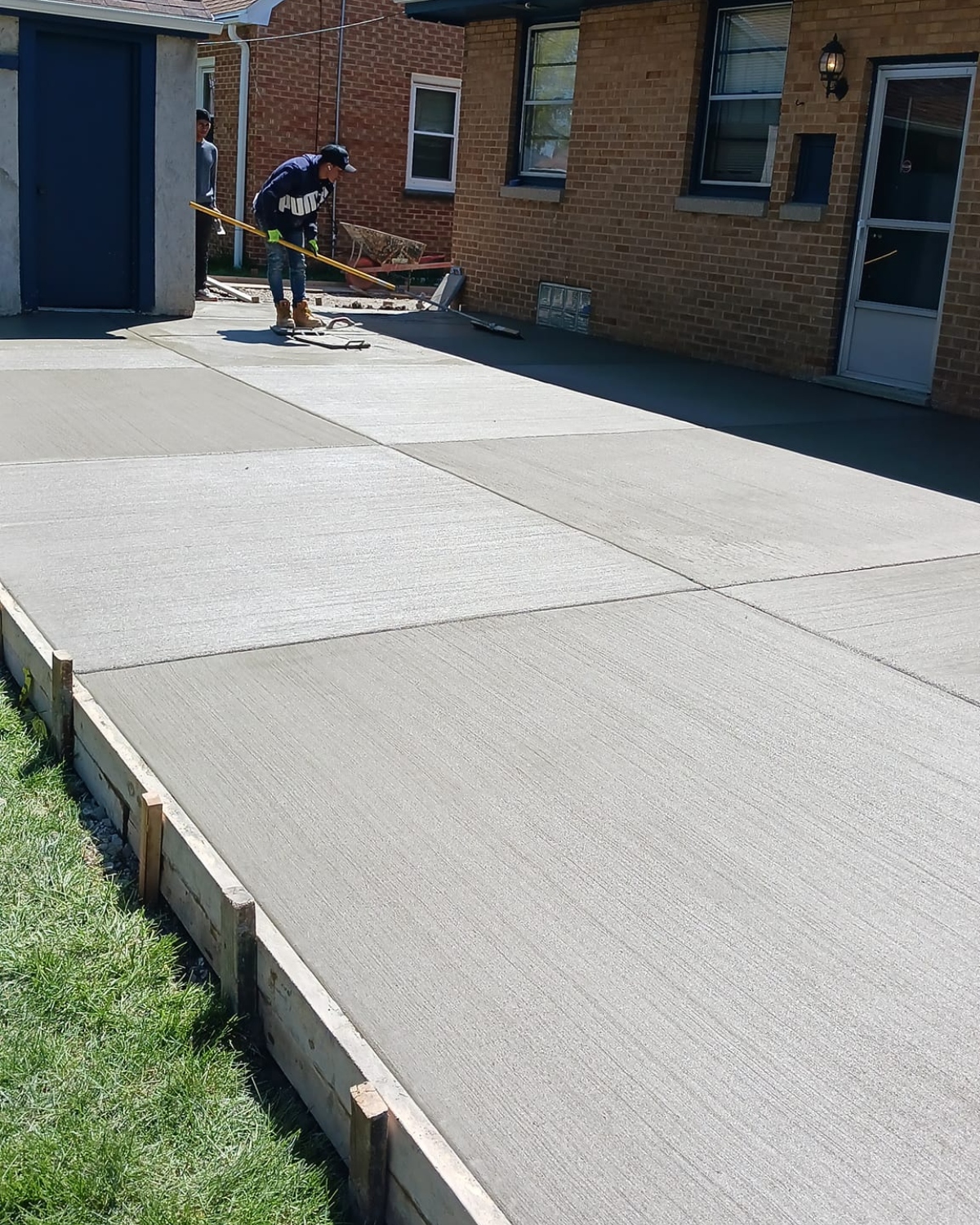 concrete driveway in Milwaukee